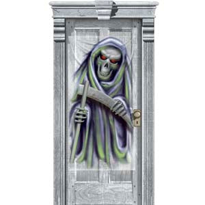 A giant gore to greet your guests. The clear plastic decoration appears to be painted on your door. Dimensions 1.60m * 0.83cm